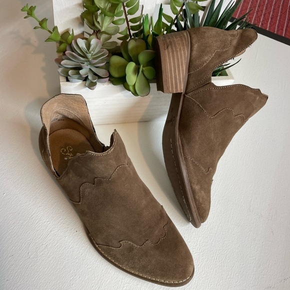 Skechers booties size  6.5 - Picture 2 of 5